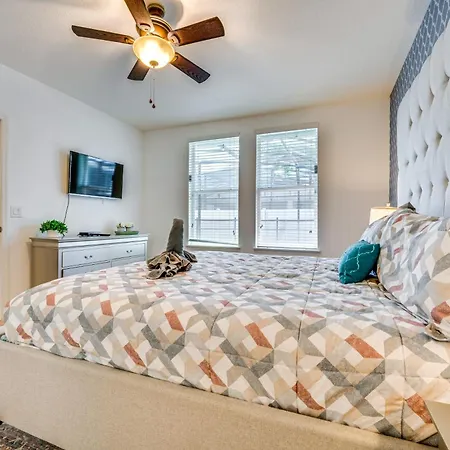 Family-Friendly Home With Pool Less Than 10 Mi To Disney!